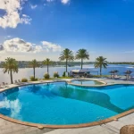 Diversión acuática en Mallorca: Resort con toboganes y vistas al mar
